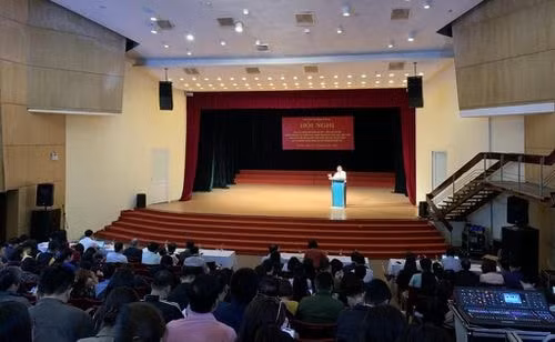 Phó Trưởng Ban Thường trực Ban Tuyên giáo Thành ủy Hà Nội Phạm Thanh Học quán triệt những nội dung cơ bản của Nghị quyết Đại hội XIII của Đảng và 10 Chương trình công tác của Thành ủy khóa XVII. Ảnh: LT