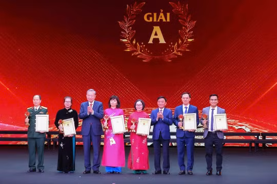 Vinh danh những 'ngòi bút' xây dựng Đảng tại Lễ trao Giải Búa liềm vàng lần thứ X