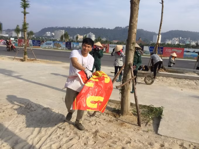 Những giọt mồ hơi rơi dưới cái nắng tháng 8.