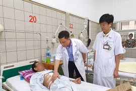 Lần đầu tiên phẫu thuật tạo hình thành công thực quản và dạ dày bằng đại tràng