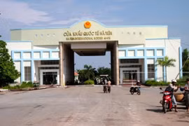 Tạm dừng qua lại tại các cửa khẩu biên giới với Campuchia và Lào
