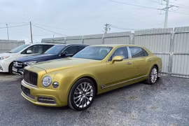 Chiêm ngưỡng xe Bentley Mulsanne EWB Julep tại Việt Nam với ngoại thất màu vàng