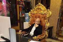 Lưu manh... cổ cồn!