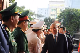 Thủ tướng chúc Tết cán bộ, chiến sỹ lực lượng vũ trang Đà Nẵng sáng mùng 1 Tết