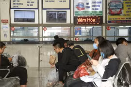 Hà Nội: Vẫn còn biểu hiện lơ là phòng chống dịch Covid-19 tại bến xe khách