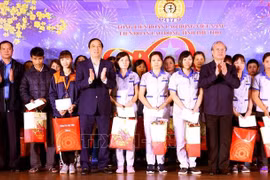 Thường trực Ban Bí thư Trần Quốc Vượng thăm và tặng quà tại Phú Thọ