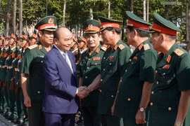 Thủ tướng kiểm tra công tác sẵn sàng chiến đấu tại một số đơn vị quân đội