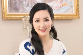 Hoa hậu Giáng My hoá thân quý cô Huế nhẹ nhàng đậm chất thơ