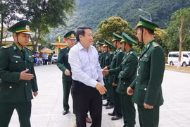 Phó Chủ tịch tỉnh Quảng Trị đi kiểm tra các đồn biên phòng và thăm người dân sống tại khu vực biên giới