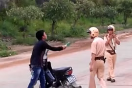 Côn đồ chém đứt gân tay trung tá công an