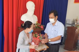 Cà Mau: Tặng bằng khen cho 5 cụ bà neo đơn tích cực tham gia phòng chống dịch Covid-19