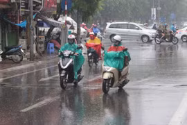 Dự báo thời tiết ngày 7/4: Mưa dông trên cả nước, đề phòng lốc sét, gió giật mạnh