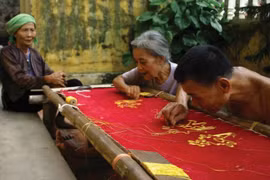 Người giữ lửa nghề thêu Quất Động