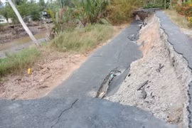 Cà Mau: Hiện tượng đường giao thông sụt lún nghiêm trọng lại xuất hiện ở huyện Trần Văn Thời