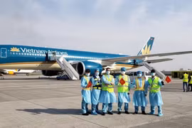 Vietnam Airlines tăng chuyến, khai thác tàu bay thân rộng phục vụ và hỗ trợ hành khách đến, đi từ Đà Nẵng