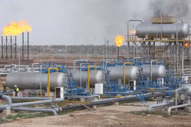 Nga, Saudi Arabia giảm sản lượng dầu trước sức ép của Mỹ