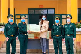 Hoa hậu Lương Thùy Linh "tiếp sức mùa dịch" tại quê nhà