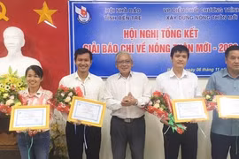 Hội Nhà báo tỉnh Bến Tre trao giải cho 20 tác phẩm báo chí viết về Nông thôn mới