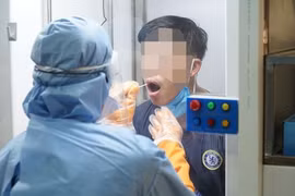 Khử trùng khẩn cấp khoa hồi sức cấp cứu bệnh viện tỉnh Quảng Ninh do có ca mắc COVID-19