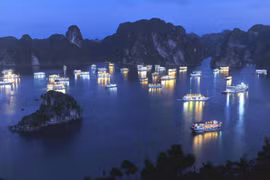 Quảng Ninh: Đề xuất tăng thời gian tham quan Vịnh Hạ Long đến 22h đêm