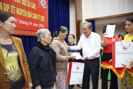 Phó Thủ tướng Trương Hòa Bình thăm, tặng quà Tết tại Quảng Nam