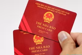 Nhà báo, phóng viên phải xuất trình thẻ nhà báo, giấy giới thiệu hợp lệ khi tác nghiệp