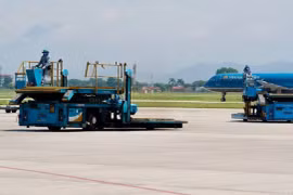 Xử lý nghiêm các vi phạm đến an toàn khai thác khu bay