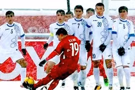 AFC so sánh bàn thắng của Quang Hải với cựu chân sút Beckham