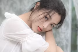 Người đẹp có đôi mắt biết cười chạm ngõ điện ảnh với vai diễn nặng ký trong phim về Trịnh Công Sơn