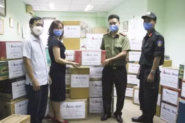 Người làm báo “Đồng hành cùng chiến sĩ” phòng chống dịch COVID-19