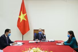 Thủ tướng Nguyễn Xuân Phúc điện đàm với Tổng thống Hàn Quốc về phòng, chống dịch COVID-19