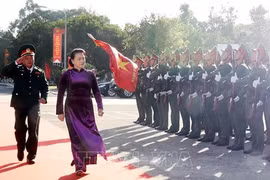 Chủ tịch Quốc hội thăm, chúc Tết cán bộ, chiến sĩ Bộ Chỉ huy quân sự tỉnh Đắk Lắk