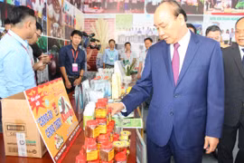 Thủ tướng Nguyễn Xuân Phúc dự Hội nghị Xúc tiến đầu tư Trà Vinh