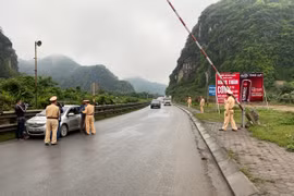 Thanh Hoá: Công an kiểm soát chặt người và phương tiện ra vào tỉnh để phòng dịch Covid- 19