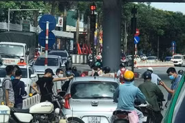 Đã xác định danh tính tài xế lái xe ô tô đột tử tại ngã tư Láng Hạ