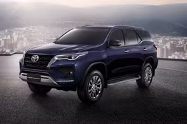 Toyota Fortuner 2021 ra mắt: Dáng vóc trông thể thao hơn nhờ nâng cấp về ngoại hình