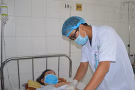 Cần Thơ: Cứu sống người phụ nữ bị xương cá dài 3 cm đâm thủng ruột