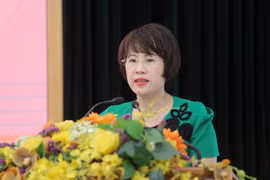 "Bàn tay người tặng hoa hồng bao giờ cũng phảng phất hương thơm"