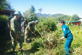 Bộ CHQS tỉnh Thừa Thiên Huế đồng hành với người dân, xây dựng nông thôn mới.