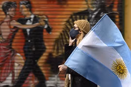 Bí ẩn của 57 thủy thủ Argentina nhiễm Covid-19 sau 35 ngày đi biển