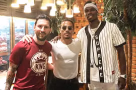 'Thánh rắc muối' Salt Bae tái xuất sau lùm xùm vi phạm quy định mùa dịch