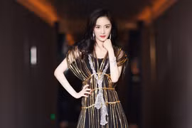 Dương Mịch bị fan tung ảnh "nhạy cảm"