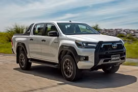 Toyota ra mắt Hilux 2020,giá từ 628 triệu