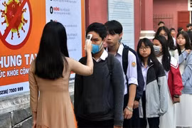Sở Giáo dục TP.HCM yêu cầu đo thân nhiệt học sinh trước khi vào lớp
