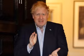 Nhiễm virus SARS-CoV-2, Thủ tướng Anh Boris Johnson nhập viện, có thể phải dùng máy thở