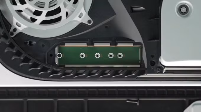 sony tung phan mem cap nhat cho phep mo rong bo nho cho may choi game playstation 5 voi khe cam ssd m2 hinh 1