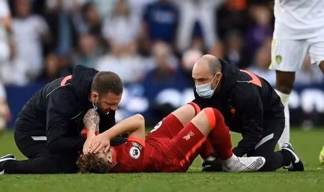 clb liverpool len tieng ve chan thuong kinh hoang cua sao tre 18 tuoi harvey elliott hinh 1