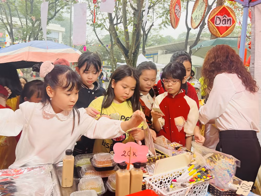 ha noi truong tieu hoc phu thuong tay ho to chuc hoi cho xuan nam 2024 hinh 3