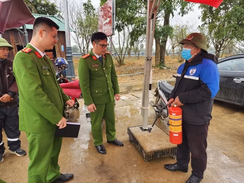 kiem tra viec phong chay chua chay tai chua bai dinh ninh binh hinh 2