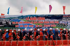 Lào Cai khởi công cầu biên giới Bản Vược - Bá Sái